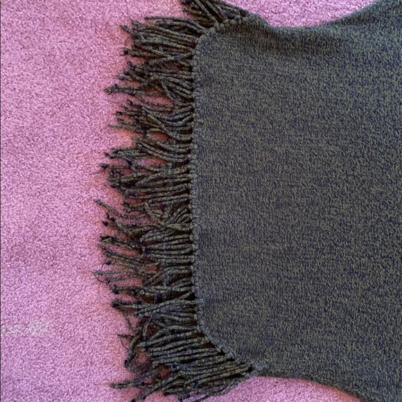 Woman’s Relativity fringed top - Picture 2 of 7